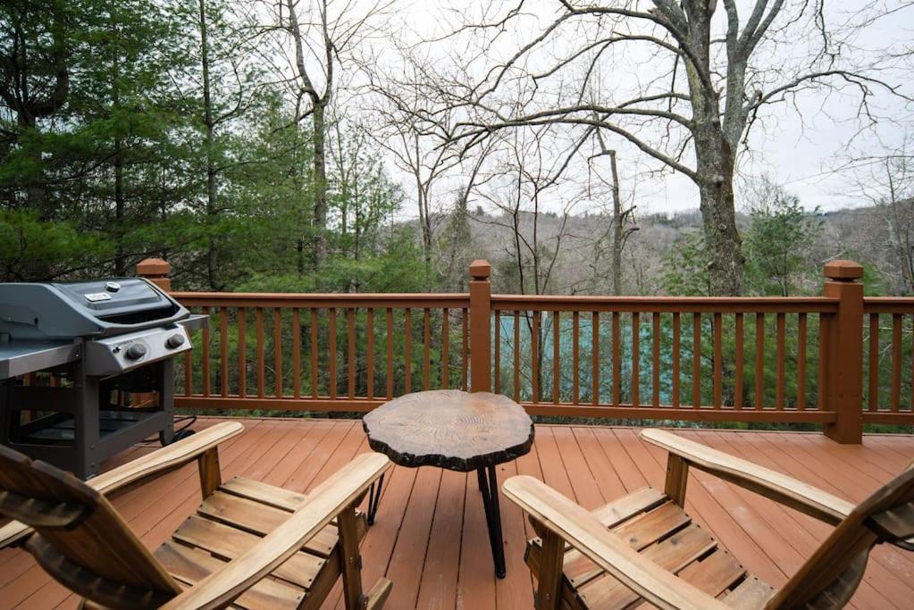 Wrap-Around Porch, Hot Tub And Game Room Blowing Rock Exterior photo