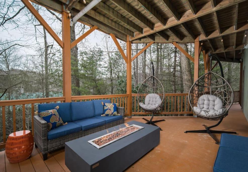 Wrap-Around Porch, Hot Tub And Game Room Blowing Rock Exterior photo