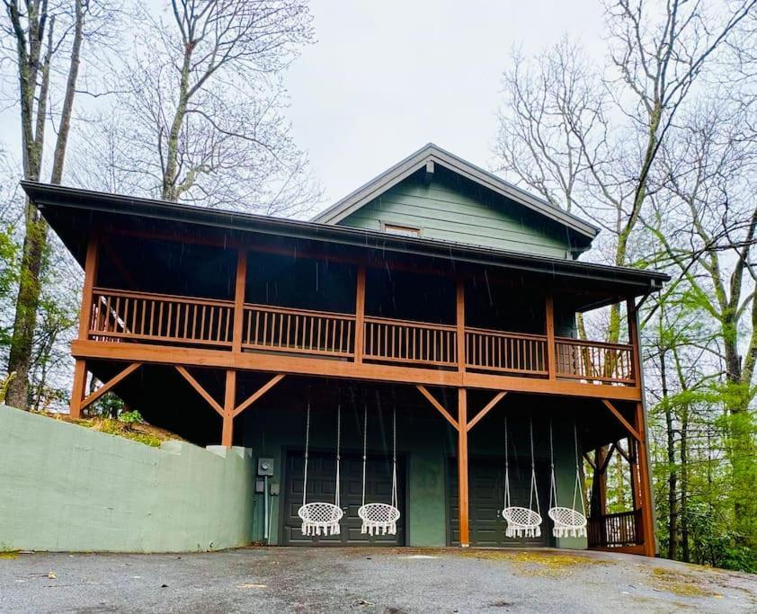 Wrap-Around Porch, Hot Tub And Game Room Blowing Rock Exterior photo