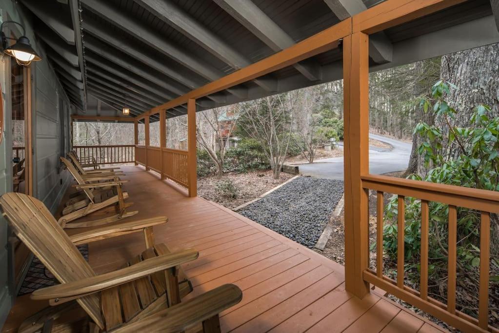 Wrap-Around Porch, Hot Tub And Game Room Blowing Rock Exterior photo